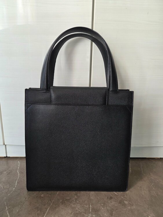 ブルガリバッグ  （ブランドバッグ）の商品画像 - 査定依頼日：2025年12月18日 - 最高査定価格：100,000円