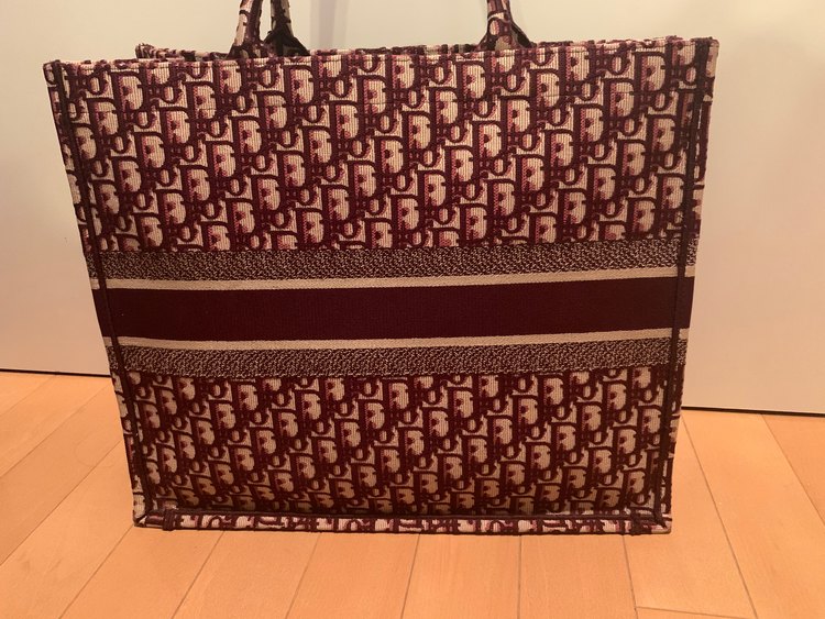 ブックトート　ディオールオブリークエンブロイダリー（ブランドバッグ）の商品画像 - 査定依頼日：2023年1月17日 - 最高査定価格：230,000円