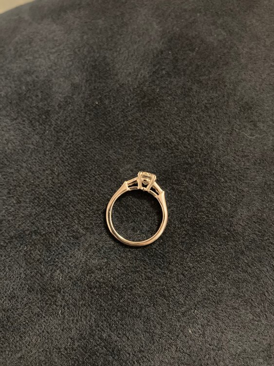 ハリー・ウィンストン　　トリストリング（宝石）の商品画像 - 査定依頼日：2022年11月2日 - 最高査定価格：450,000円