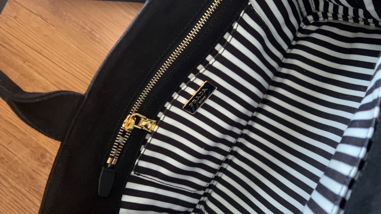 プラダ  （ブランドバッグ）の商品画像 - 査定依頼日：2025年6月28日 - 最高査定価格：80,000円