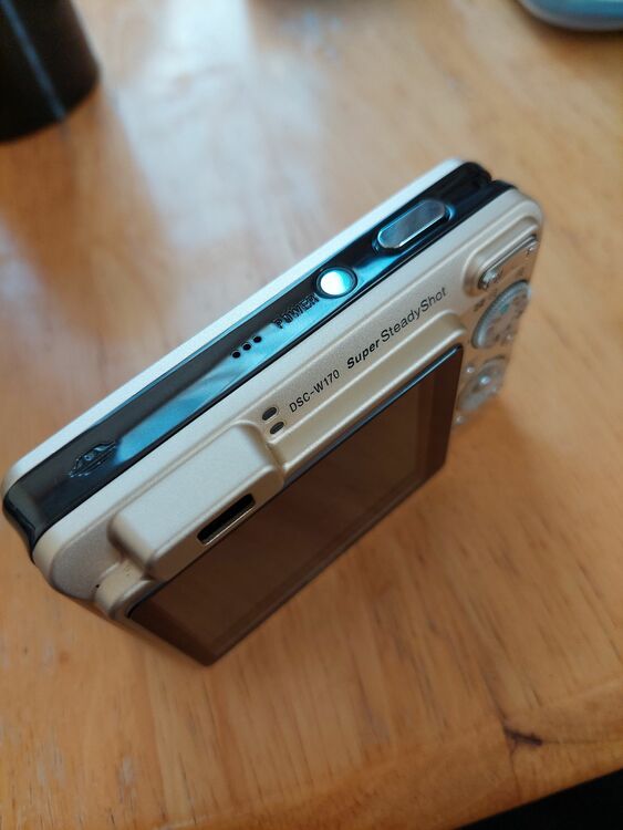 DSC-W170 SuperSteadyShot（カメラ）の商品画像 - 査定依頼日：2025年10月1日 - 最高査定価格：3,000円