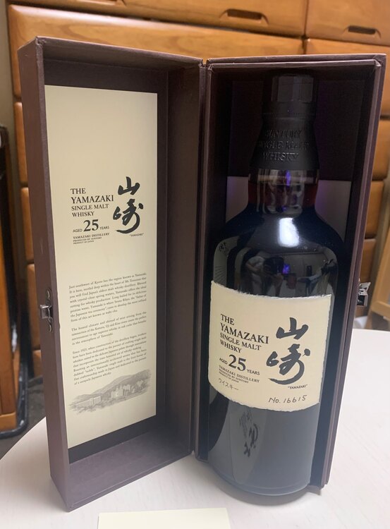 ウイスキー サントリー山崎 （お酒）の商品画像 - 査定依頼日：2025年5月15日 - 最高査定価格：900,000円