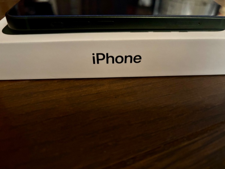 iPhone 13 128GB au（スマホ）の商品画像 - 査定依頼日：2026年3月23日 - 最高査定価格：36,000円