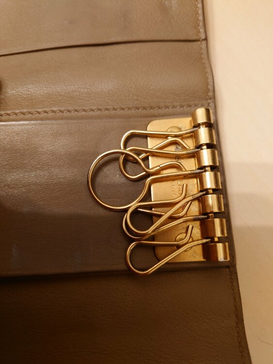 イブサンローラン  （ブランドバッグ）の商品画像 - 査定依頼日：2026年2月27日 - 最高査定価格：3,000円