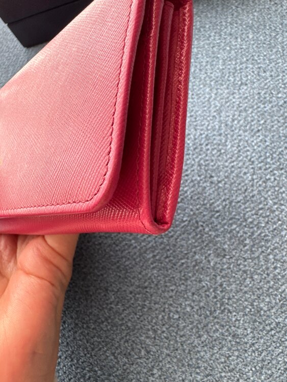 サフィアーノ　長財布　（ブランド財布・小物）の商品画像 - 査定依頼日：2025年5月7日 - 最高査定価格：20,000円