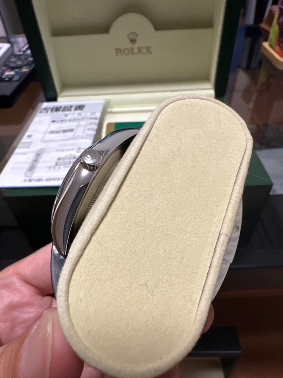 ロレックス パーペチュアル 114300（高級時計）の商品画像 - 査定依頼日：2025年6月24日 - 最高査定価格：1,100,000円