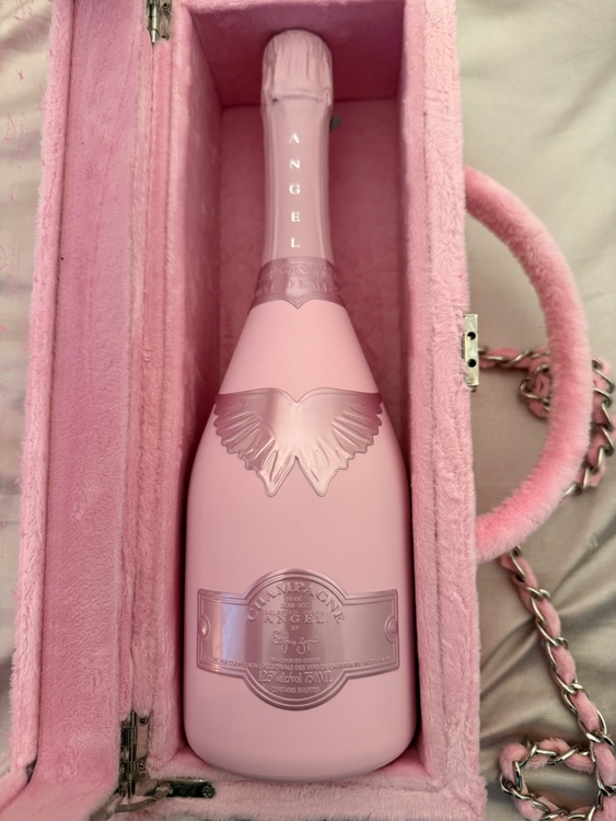 エンジェルシャンパン　ドゥミセックロゼ　ファータイプ（お酒）の商品画像 - 査定依頼日：2026年4月1日 - 最高査定価格：45,000円