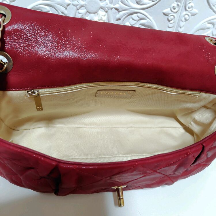 マトラッセ　ショルダーバッグ　スパークルレザー（ブランドバッグ）の商品画像 - 査定依頼日：2025年9月14日 - 最高査定価格：200,000円