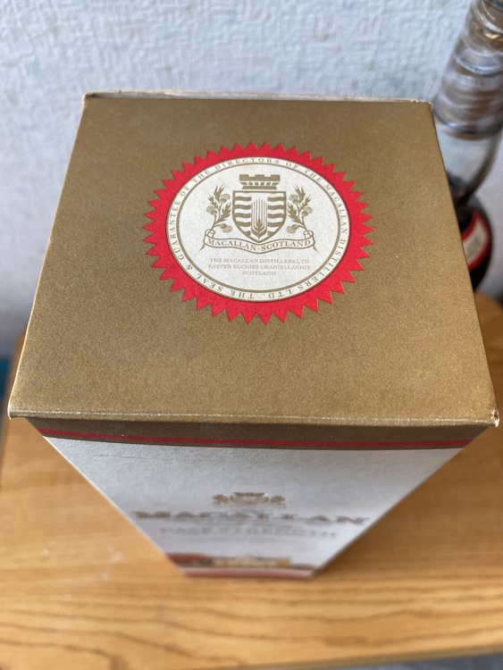 マッカラン10年 カスクストレングス　57.2%（お酒）の商品画像 - 査定依頼日：2025年8月2日 - 最高査定価格：180,000円