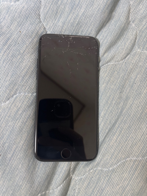 iPhone iPhone7 32GB SIMフリー（スマホ）の商品画像 - 査定依頼日：2026年6月22日 - 最高査定価格：2,500円