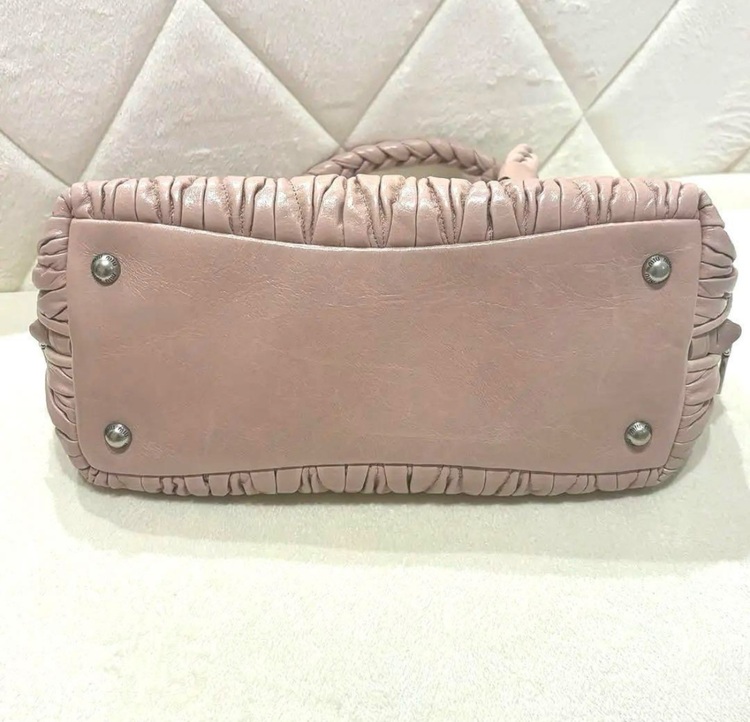 ミュウミュウ  （ブランドバッグ）の商品画像 - 査定依頼日：2025年7月8日 - 最高査定価格：30,000円