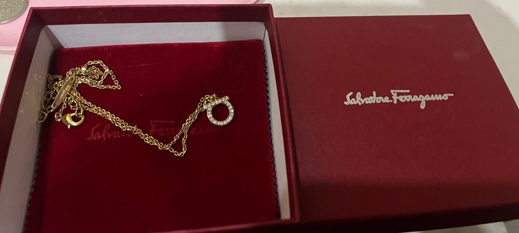 フェラガモ　ガンチーニクリスタルネックレス（金・貴金属）の商品画像 - 査定依頼日：2025年11月24日 - 最高査定価格：6,000円