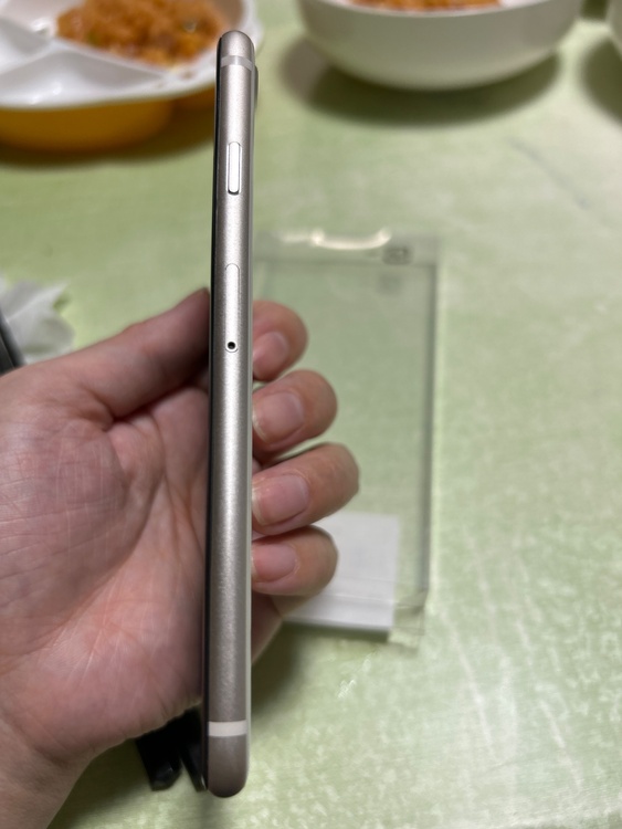 iPhone iPhone SE (第 2 世代) 128GB Softbank（スマホ）の商品画像 - 査定依頼日：2026年7月15日 - 最高査定価格：12,000円