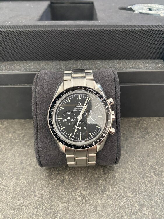 オメガ スピードマスター オ31130423001006（高級時計）の商品画像 - 査定依頼日：2024年12月12日 - 最高査定価格：720,000円