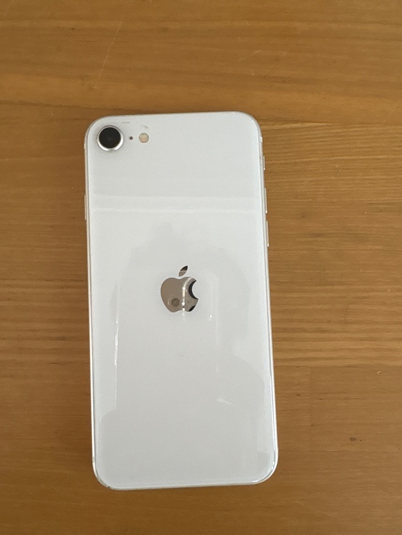 iPhone iPhone SE (第 3 世代) 64GB au（スマホ）の商品画像 - 査定依頼日：2026年8月8日 - 最高査定価格：6,000円