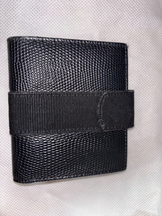 黒財布（ブランド財布・小物）の商品画像 - 査定依頼日：2025年6月15日 - 最高査定価格：1,000円