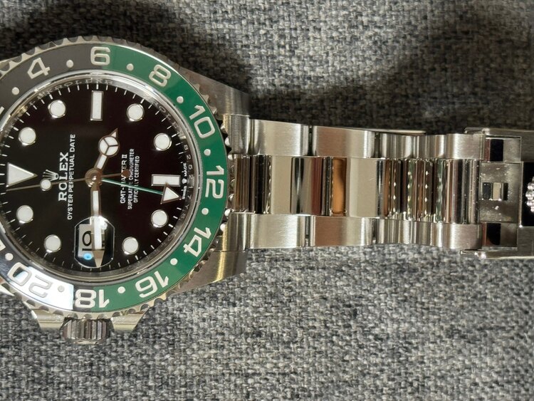 ロレックス GMTマスター （高級時計）の商品画像 - 査定依頼日：2025年2月19日 - 最高査定価格：2,400,000円