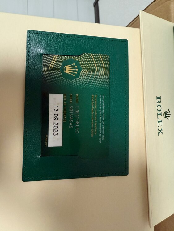 ロレックス GMTマスター 126710blr（高級時計）の商品画像 - 査定依頼日：2024年12月17日 - 最高査定価格：2,860,000円