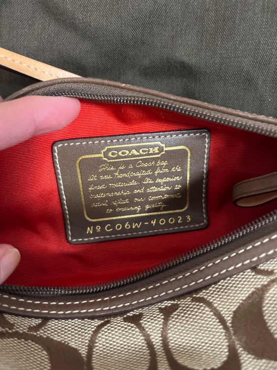 COACH コーチ Taffy（タフィー）シグネチャー ショルダーバッグ C06W-40023（ブランドバッグ）の商品画像 - 査定依頼日：2026年9月16日 - 最高査定価格：100,000円