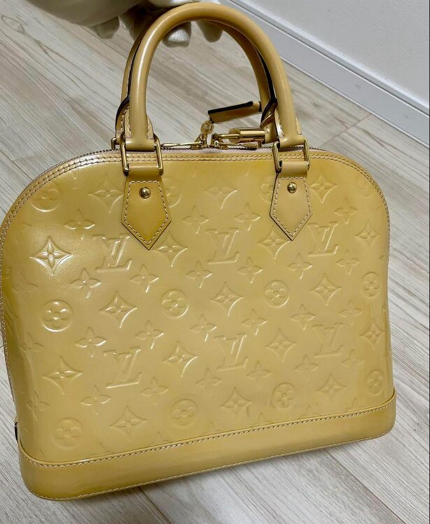 ヴェルニ（ブランドバッグ）の商品画像 - 査定依頼日：2025年4月6日 - 最高査定価格：45,000円