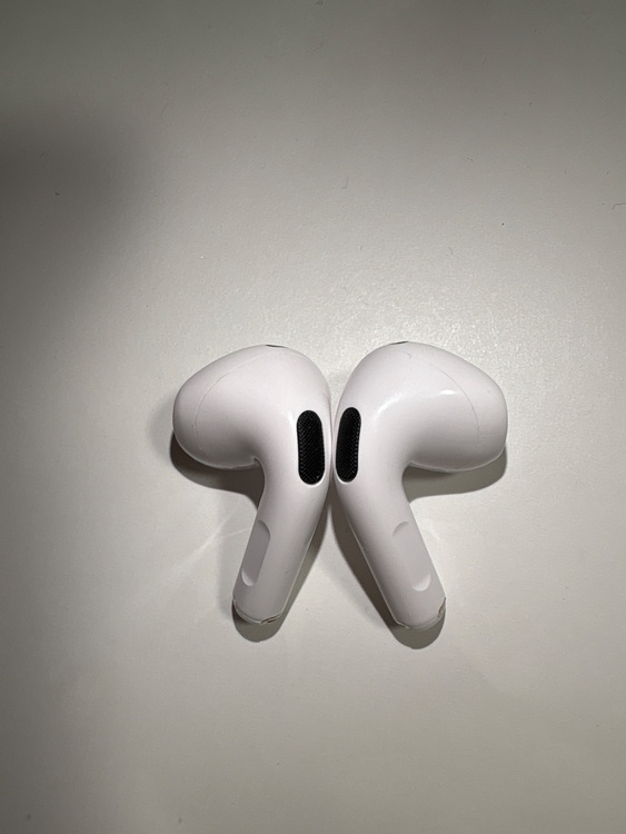 AirPods4　ANC A3055 A3056 A3059（オーディオ・スピーカー）の商品画像 - 査定依頼日：2026年4月7日 - 最高査定価格：7,100円