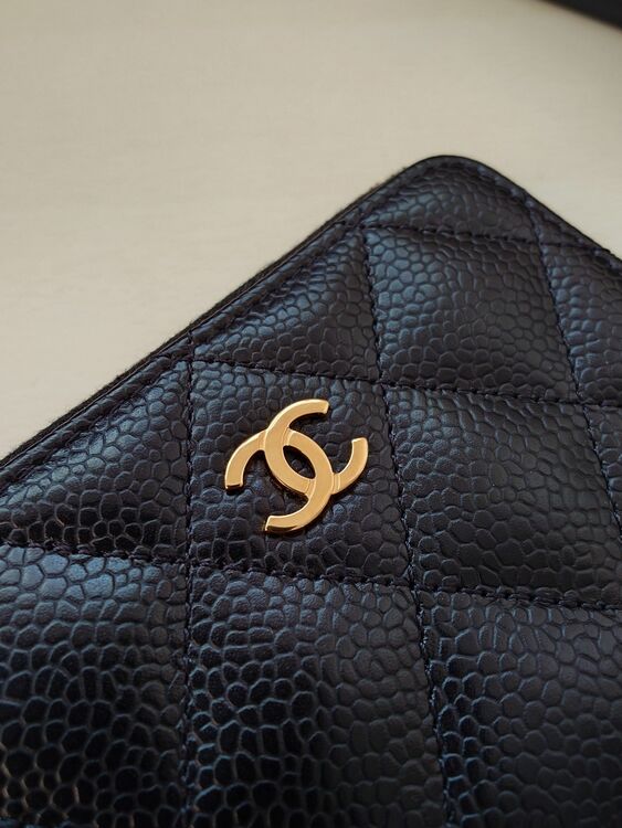 クラシック ジップ コインパース   グレインド カーフスキン  ブラック（ブランド財布・小物）の商品画像 - 査定依頼日：2025年10月15日 - 最高査定価格：80,000円