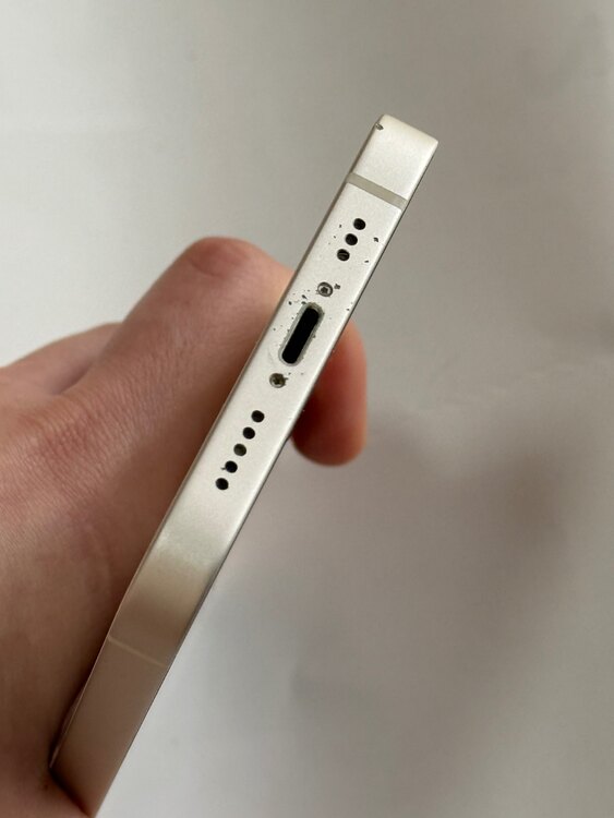 iPhone 13 128GB au（スマホ）の商品画像 - 査定依頼日：2025年3月27日 - 最高査定価格：47,000円