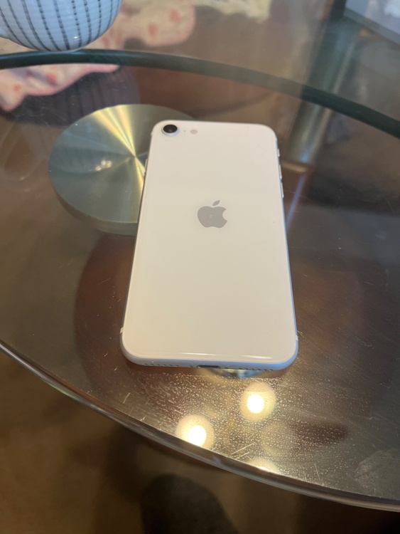 iPhone SE (第 3 世代) 64GB docomo（スマホ）の商品画像 - 査定依頼日：2026年1月17日 - 最高査定価格：35,000円