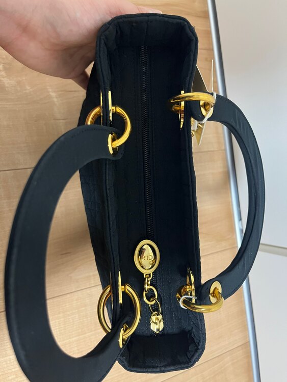 イブサンローラン  （ブランドバッグ）の商品画像 - 査定依頼日：2025年3月12日 - 最高査定価格：50,000円