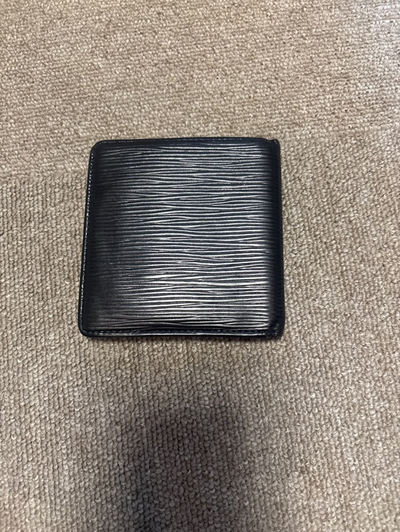 財布（ブランド財布・小物）の商品画像 - 査定依頼日：2025年8月13日 - 最高査定価格：2,000円