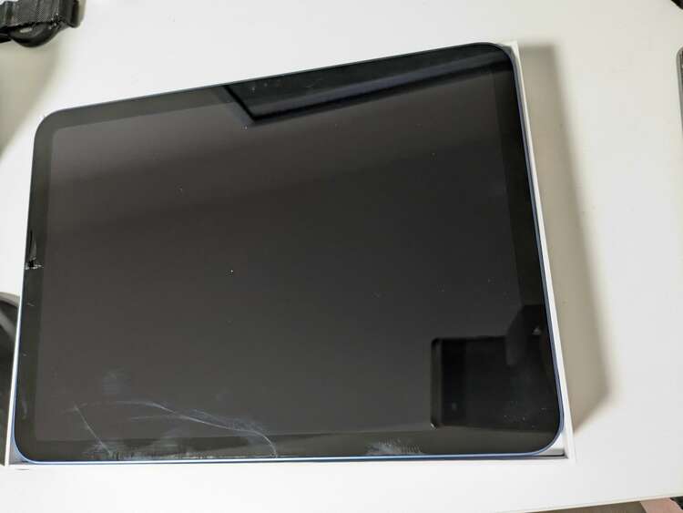 ipad第10世代wifi64G 画面割れあり（PC・タブレット）の商品画像 - 査定依頼日：2025年5月2日 - 最高査定価格：8,000円