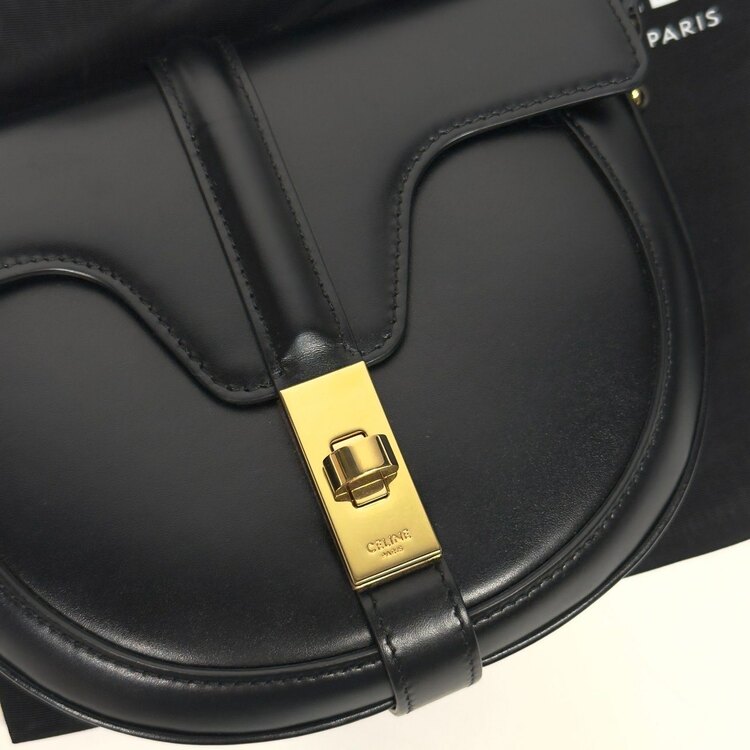 スモール ブザス 16 セーズ ショルダーバッグ（ブランドバッグ）の商品画像 - 査定依頼日：2025年5月27日 - 最高査定価格：177,000円