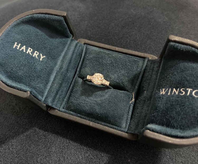 ハリー・ウィンストン　　トリストリング（宝石）の商品画像 - 査定依頼日：2022年11月2日 - 最高査定価格：450,000円