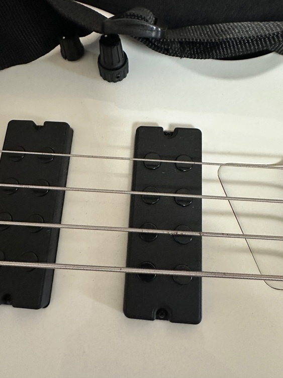 Sire Marcus Miller M2-4 LH WHITE PEARL エ（ピアノ・楽器・PA機材）の商品画像 - 査定依頼日：2025年11月28日 - 最高査定価格：22,000円