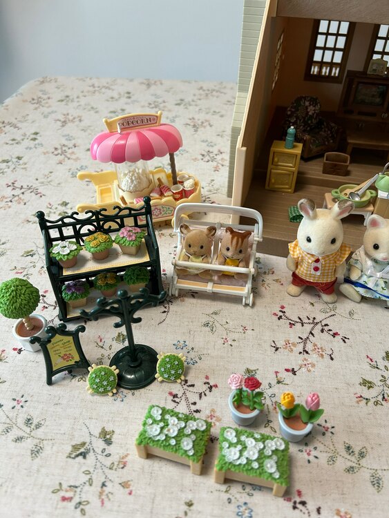 シルバニアファミリーセット（その他のおもちゃ）の商品画像 - 査定依頼日：2025年5月15日 - 最高査定価格：8,000円