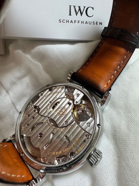 ポートフィノ ハンドワインド8デイズ　ムーンフェイズ（高級時計）の商品画像 - 査定依頼日：2026年2月7日 - 最高査定価格：1,000,000円