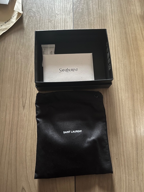 イブサンローラン  （ブランドバッグ）の商品画像 - 査定依頼日：2025年7月13日 - 最高査定価格：28,000円