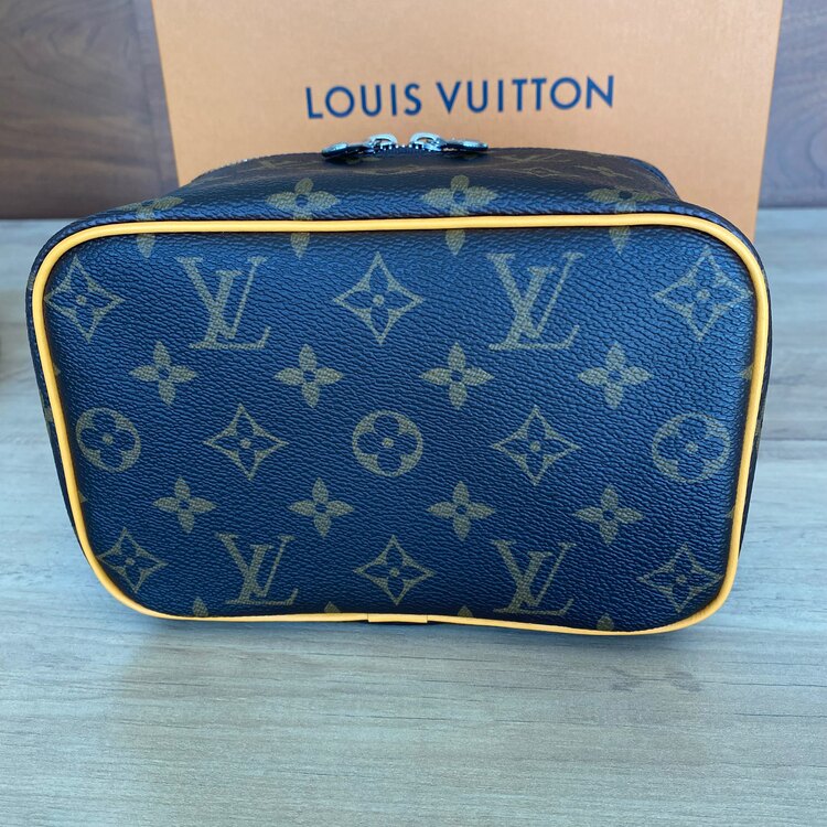 バニティニースミニ（ブランドバッグ）の商品画像 - 査定依頼日：2025年2月20日 - 最高査定価格：125,000円