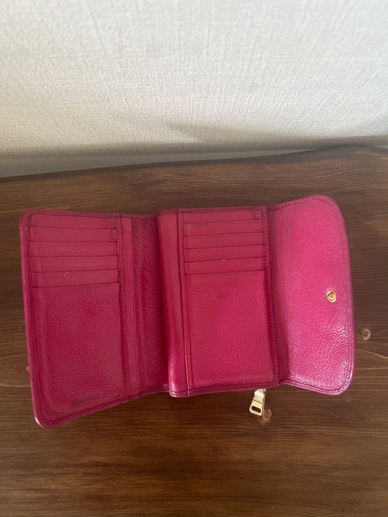 ミュウミュウ  （ブランドバッグ）の商品画像 - 査定依頼日：2025年10月2日 - 最高査定価格：5,000円