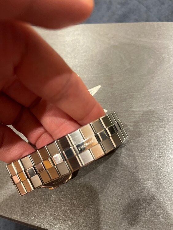 ショパール その他 298601-3001（高級時計）の商品画像 - 査定依頼日：2025年4月11日 - 最高査定価格：1,080,000円