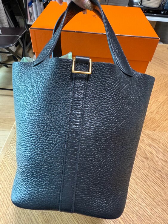 B FS 005 GX （ブランドバッグ）の商品画像 - 査定依頼日：2025年5月26日 - 最高査定価格：550,000円