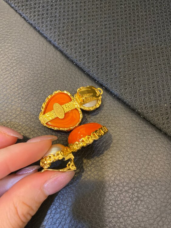 イヤリング（古着・ファッション）の商品画像 - 査定依頼日：2025年4月21日 - 最高査定価格：25,000円