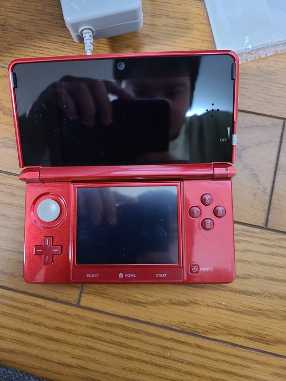 ニンテンドー3DS本体 メタリックレッド（ゲーム機本体・ゲームソフト）の商品画像 - 査定依頼日：2021年8月18日 - 最高査定価格：3,000円