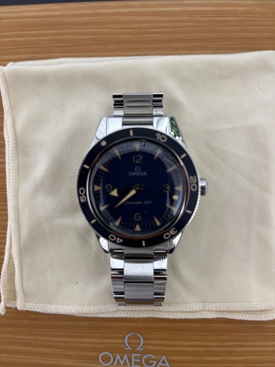 シーマスター300マスタークロノメーター234.30.41.21.03.001（高級時計）の商品画像 - 査定依頼日：2025年8月3日 - 最高査定価格：620,000円