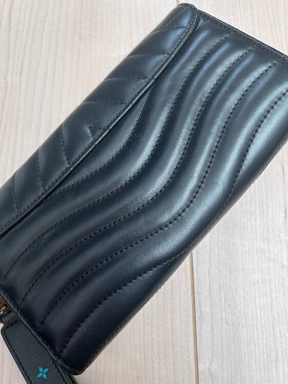 長財布（ブランド財布・小物）の商品画像 - 査定依頼日：2025年4月22日 - 最高査定価格：32,000円