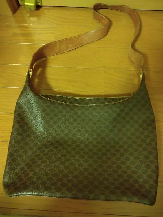 ショルダーバック（ブランドバッグ）の商品画像 - 査定依頼日：2025年3月29日 - 最高査定価格：7,000円