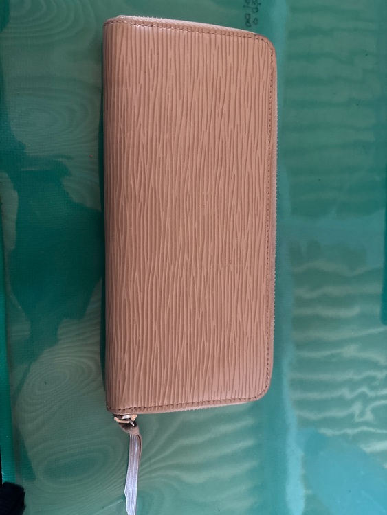 ルイヴィトン エピ （ブランドバッグ）の商品画像 - 査定依頼日：2025年10月3日 - 最高査定価格：20,000円