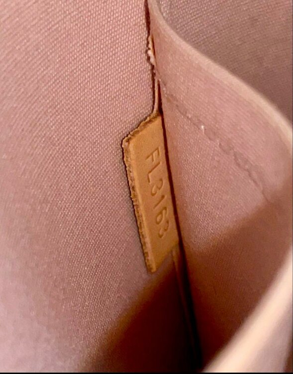 ヴェルニ（ブランドバッグ）の商品画像 - 査定依頼日：2025年4月6日 - 最高査定価格：45,000円