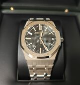 ロイヤルオーク ブラック15510ST（高級時計）の商品画像 - 査定依頼日：2025年11月29日 - 最高査定価格：6,820,000円