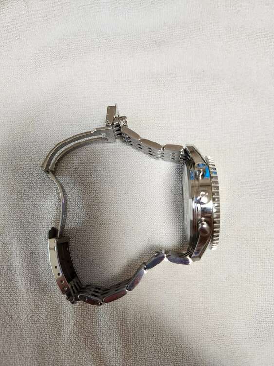 ブライトリング ナビタイマー A2432（高級時計）の商品画像 - 査定依頼日：2025年4月26日 - 最高査定価格：550,000円